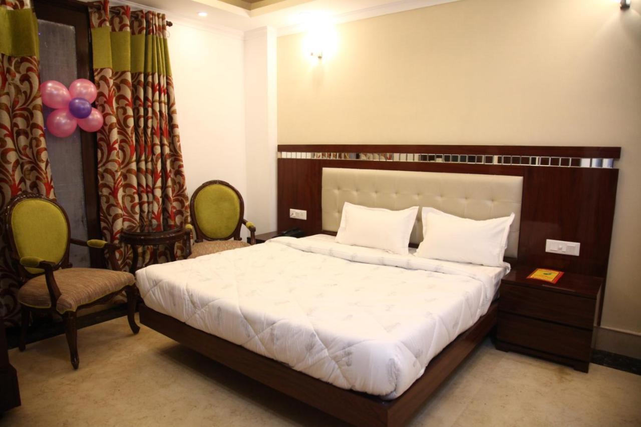 Hotel Dev Residency Vrindāvan エクステリア 写真