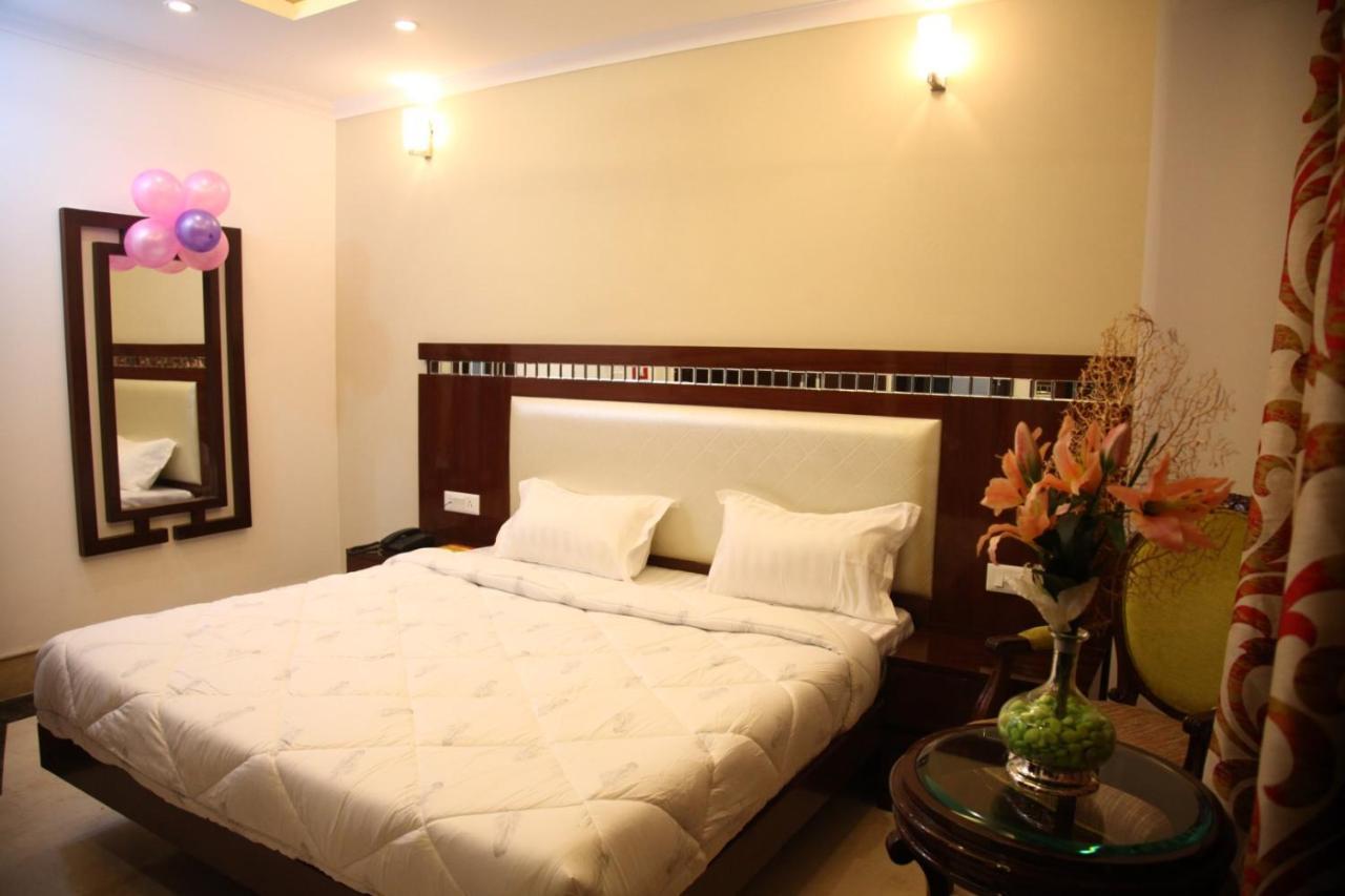 Hotel Dev Residency Vrindāvan エクステリア 写真