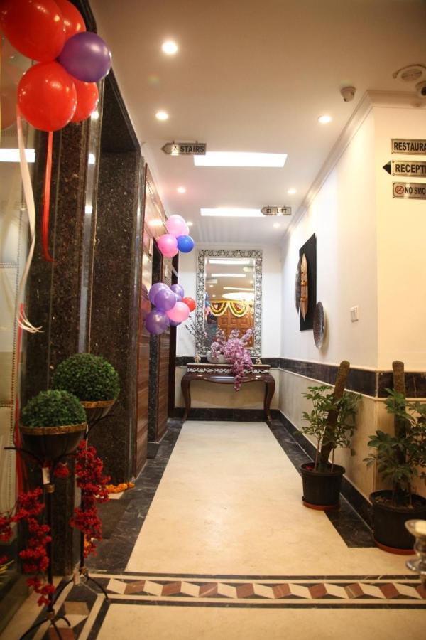 Hotel Dev Residency Vrindāvan エクステリア 写真